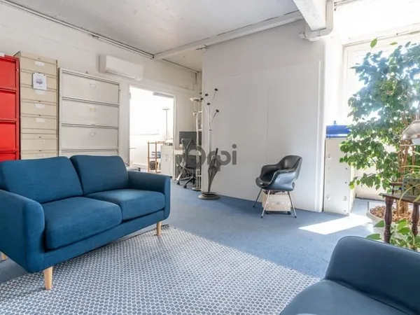 Local professionnel 1 pièce 63 m²