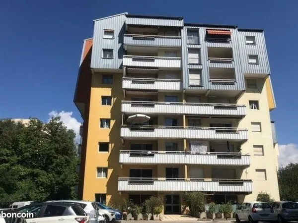 Appartement 4 pièces de 87 m2 proche centre-ville Gap (10 mn à pied)