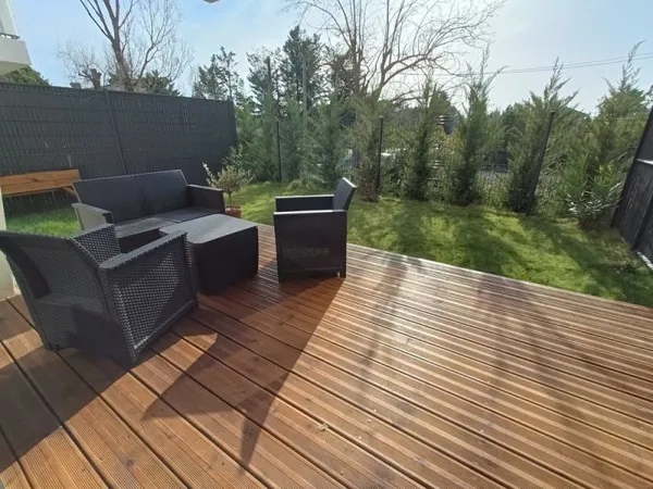 - APPARTEMENT T2 avec jardin - EGUILLES