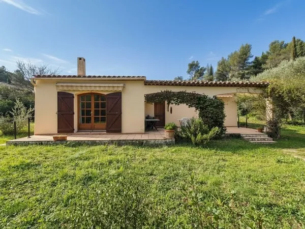 Maison T5 - 130m2 de plain pied sur une parcelle de 3033m2 a