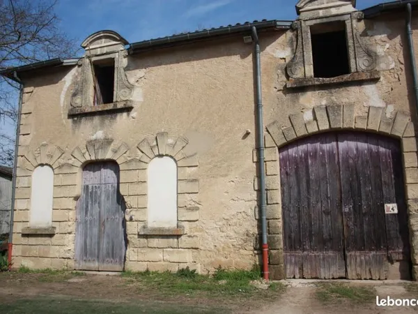 EXCLUSIVITÉ : Grange de Caractère (119 m²) Potentiel Étage & Jardin privatif Domaine du Château