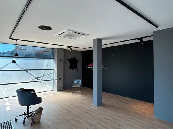 Dépôt bureau zone commerciale elne