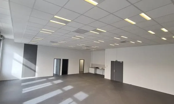 Local commercial 185 M2