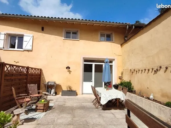 🏡 Maison de village à vendre - 99,36 m² Carrez (113,18 m² au sol)