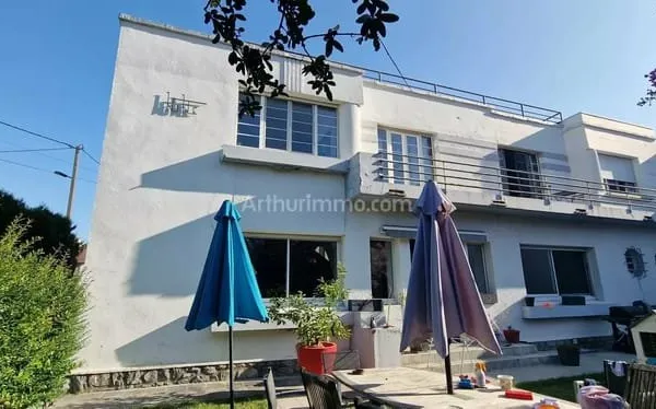 Maison de ville de type 8 de 180 m²
