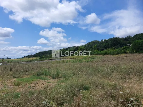 Terrain 707 m²