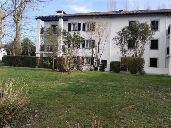 EXCLUSIVITÉ - GRAND 3 PIÈCES AU CŒUR D'UN PARC ARBORÉ