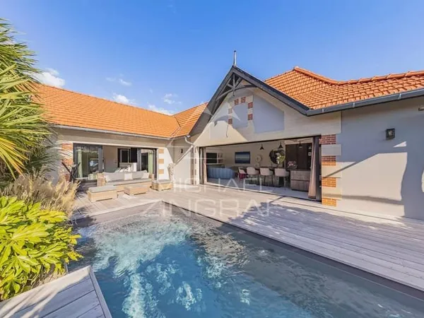 Maison contemporaine, quartier calme, proche des plages et commerces