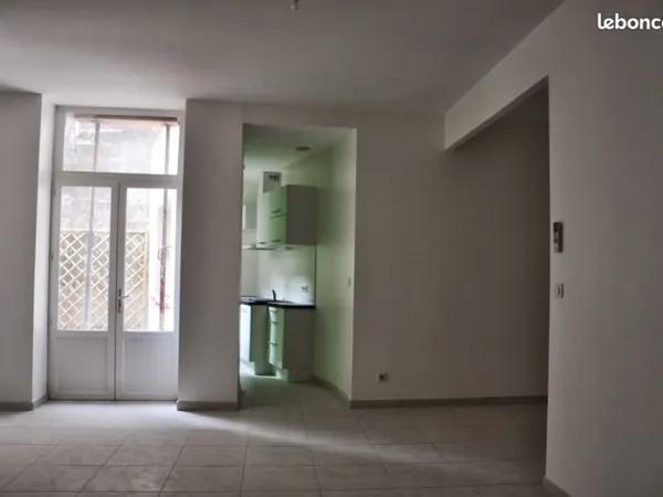 RDC - Grand T1 58m² centre ville d'Angoulême