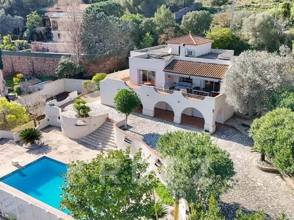 Maison 7 pièces 212 m²