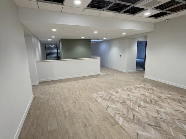 Local commercial 4 pièces 630 m²