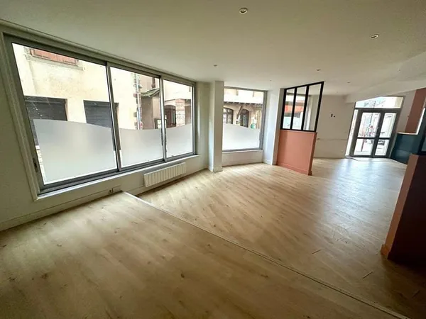 Local commercial 96,57m2 Centre ville ESPALION
