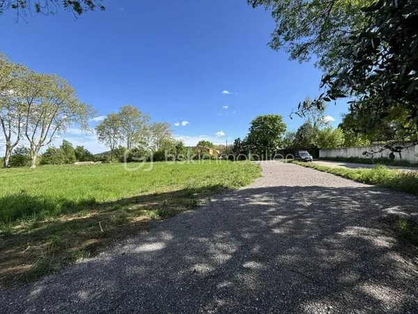 Terrain constructible 1027 m²