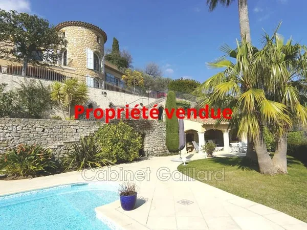 Maison 7 pièces 290 m²