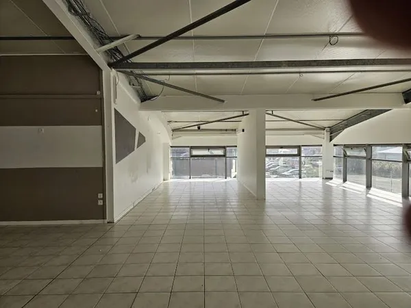 Local 150 m²