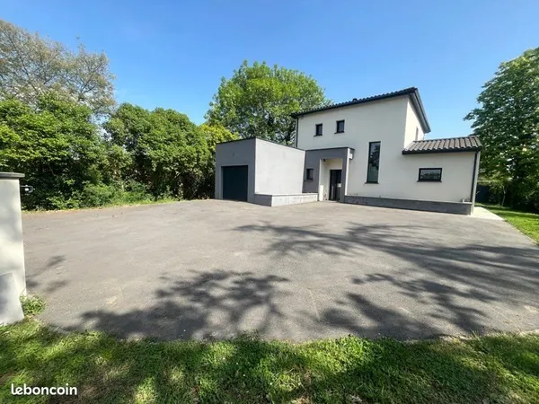 Magnifique villa contemporaine de 143m2, climatisée, piscine