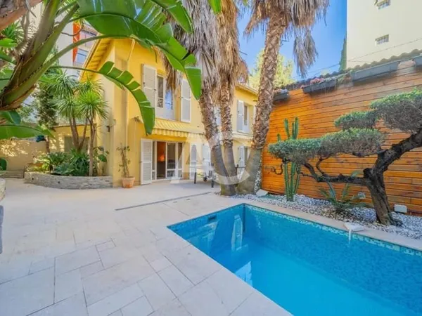 JUAN-LES-PINS - VILLA INDIVIDUELLE PLEIN CENTRE