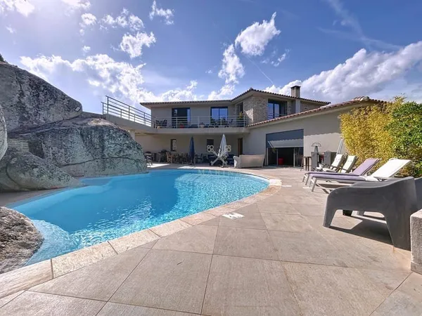 LA TRINITE - VILLA 4 CHAMBRES - APPRTEMENT 2 CHAMBRES INDEPENDANT - PISCINE - DOUBLE GARAGE