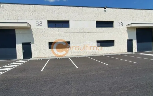 Local d'activité 225 m²