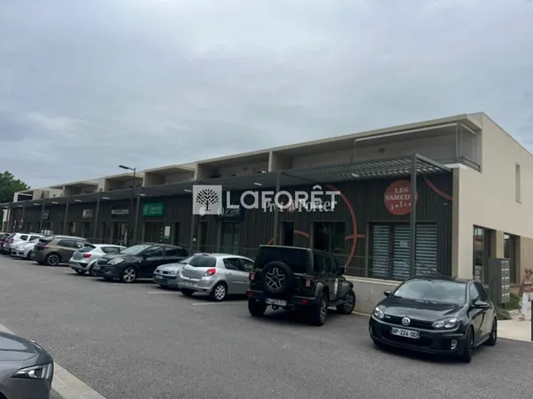 Local commercial St Esteve 154.66 m2