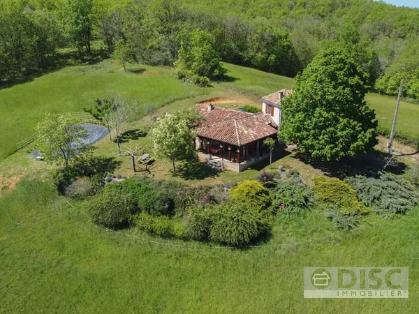 Belle maison avec magnifiques vues et plus de 4 hectares.