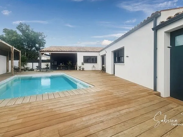 MAISON D'EXCEPTION A MARANS-131m²-3 CHAMBRES-PISCINE