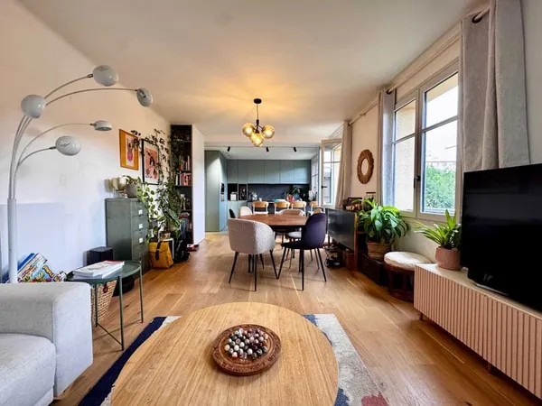 Appartement Type 3 de 71 m2 entièrement rénové à Tassin la Demi-Lune, quartier centre et gare