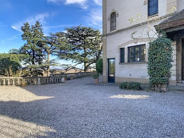 Maison 7 pièces 328 m²