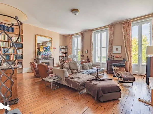 Maison 9 pièces 315 m²