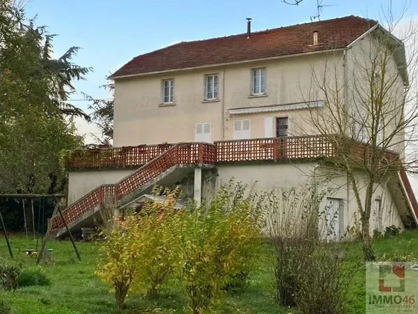 Grande maison de 250 m² à rénover - 8 chambres - Lacapelle-Marival