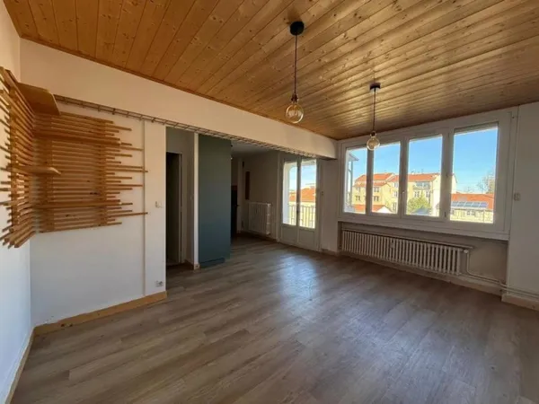 T2 lumineux avec balcon et garage en sus à Saint-Étienne