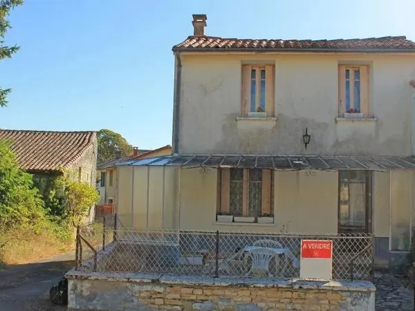 Maison avec deux chambres à rénover dans un joli village