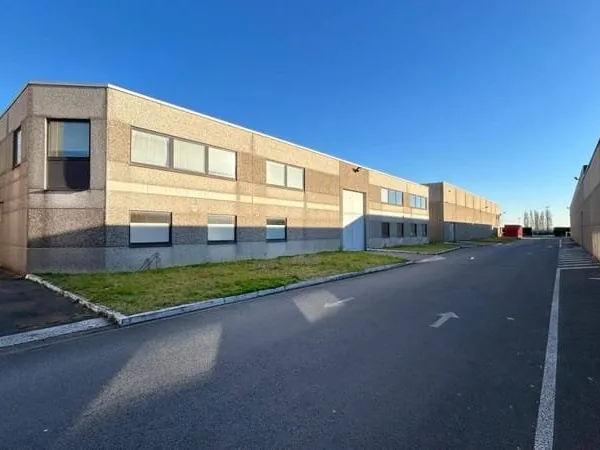 Local d'activité 1640 m²