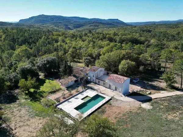 Maison 6 pièces 400 m²