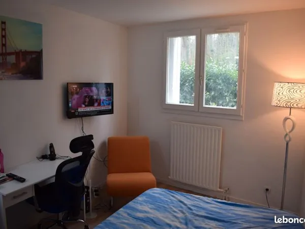 Chambre dans appartement rénové de standing