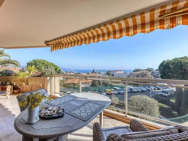 NICE - Fabron : Appartement 3 pièces avec terrasse et vue mer