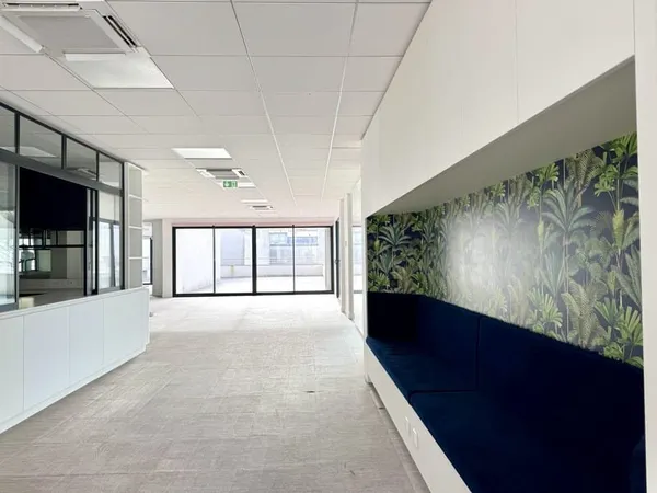 Bureaux avec terrasses privatives et rooftop - Immeuble rénov