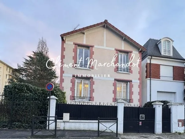 Maison lumineuse avec studio et combles aménageables