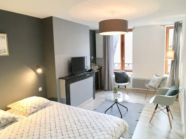 À louer studio 40m2 sous les arcades