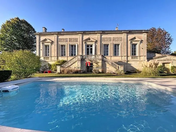 Maison 6 pièces 300 m²