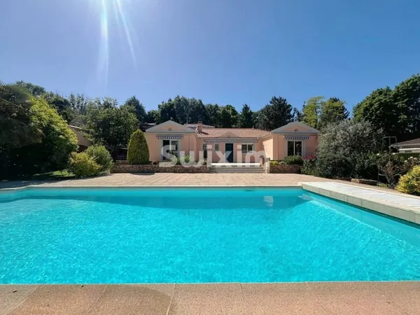 Propriété à 12 Mn des portes de Lyon)