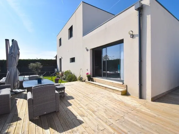 Villa contemporaine de 151 m² avec grand garage