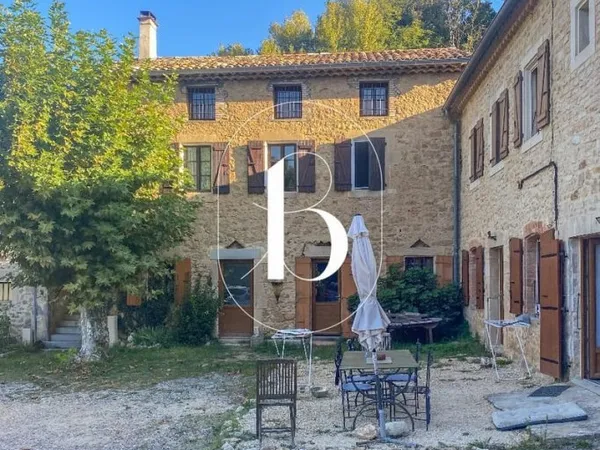 Bien immobilier de rendement Vente Salavas 10p 270m² 395000€