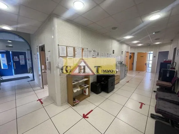 LOCAL D'ACTIVITÉ 303 M² Á LOUER CHOISY LE ROI