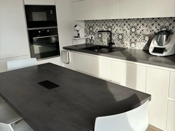 Fontaine-lès-Dijon - Appartement 95,58 m² 5 pièces rénové - 3 ch - Balcon - Ascenseur - Garage