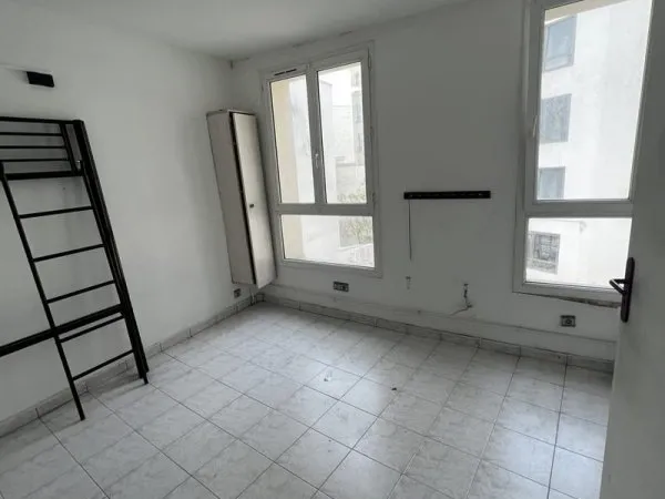 Studio Paris 10