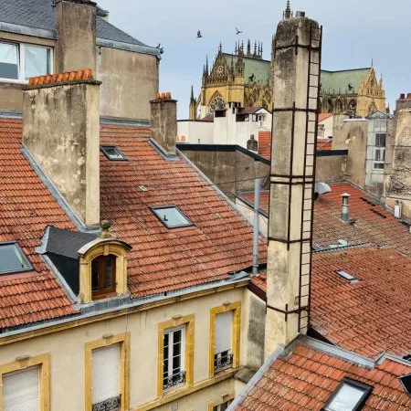 Appartement F1 Charme & Potentiel en plein centre ville
