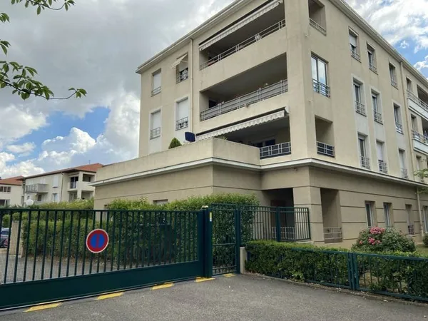 Stationnement Vente Saint-Priest   11900€