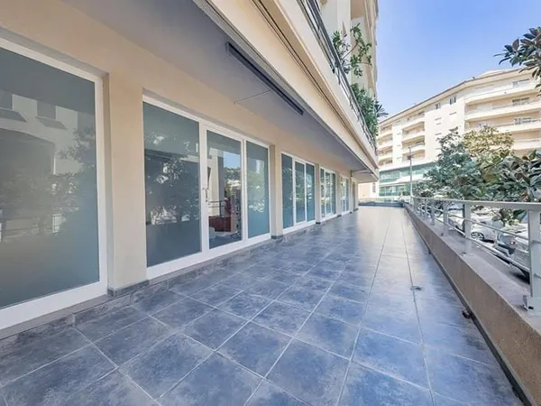 Local commercial 147 m²