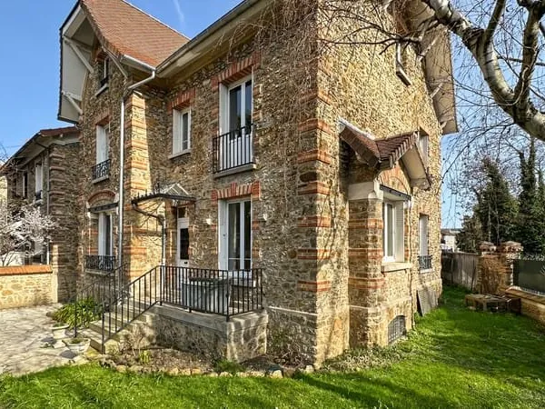 Belle maison meulière 10 pièces de 212 m2 Corbeil-Essonnes